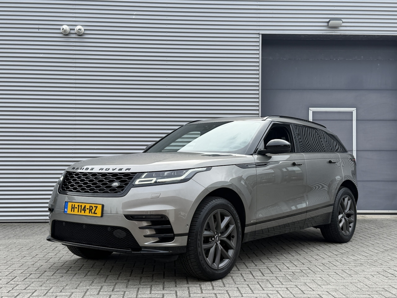 Land Rover Range Rover Velar - 2.0 P300 Turbo AWD R-Dynamic HSE I Aut. I Pano.dak I Leder I Camera I Carplay I ACC I HUD - AutoWereld.nl
