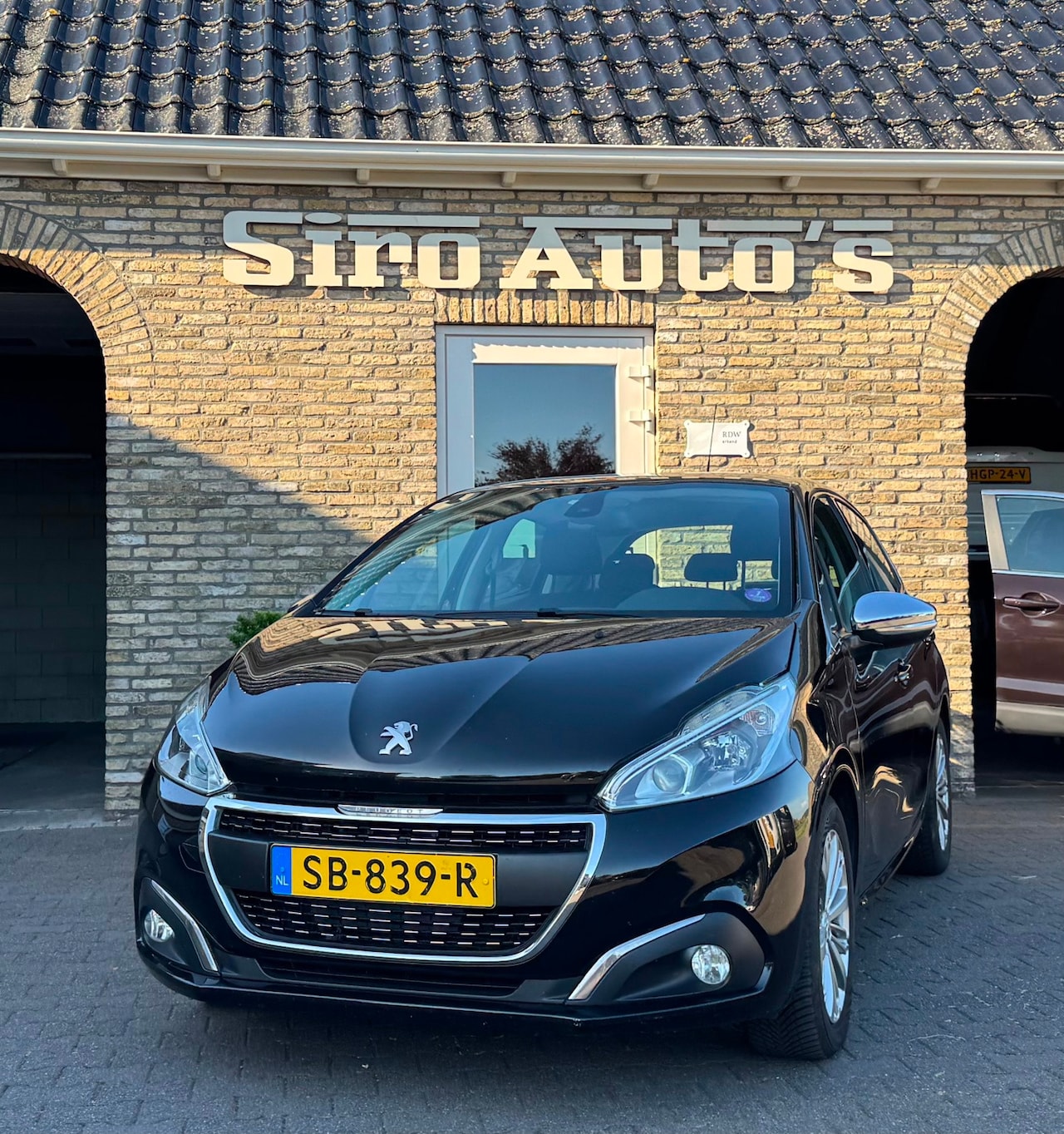 Peugeot 208 - 1.2 Bj 2018 met nieuwe motor super nette auto - AutoWereld.nl