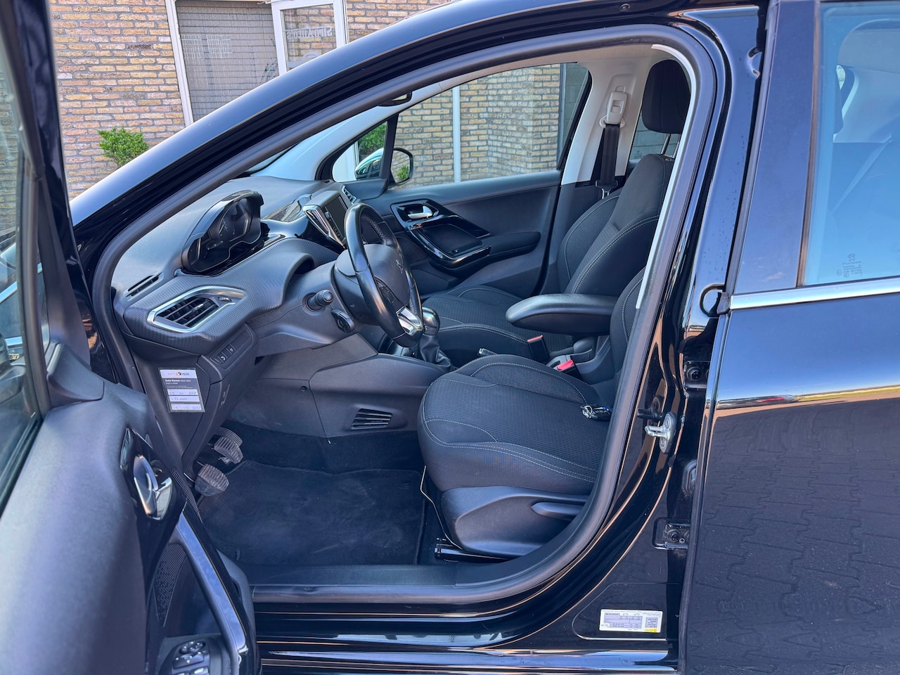 Peugeot 208 - 1.2 Bj 2018 met nieuwe motor super nette auto - AutoWereld.nl