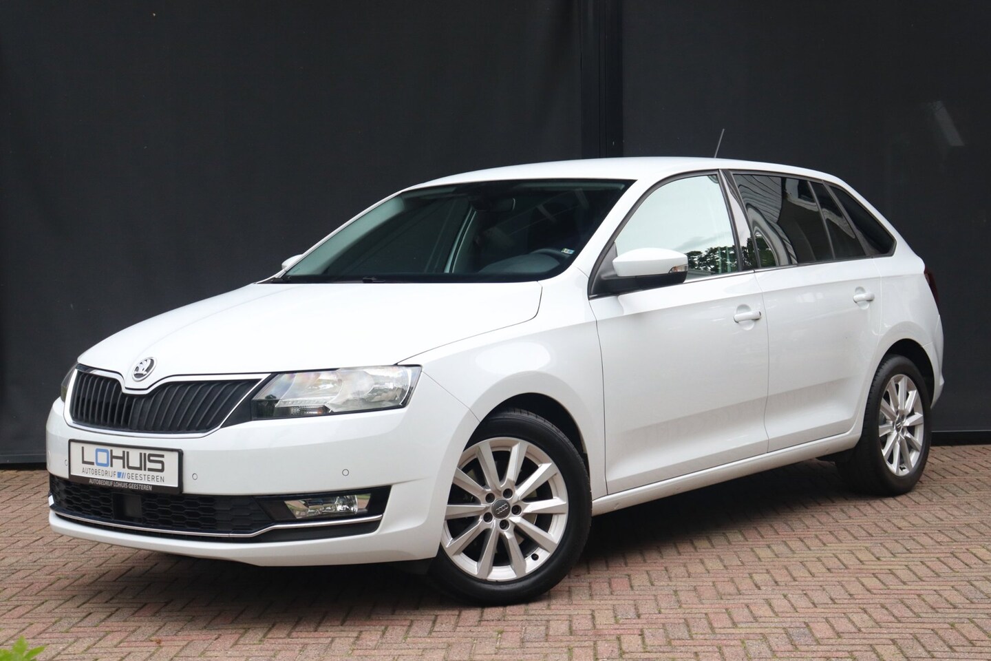 Skoda Rapid Spaceback - 1.0 TSI Ambition 110PK | Trekhaak | Clima | Stuurwielbediening - AutoWereld.nl