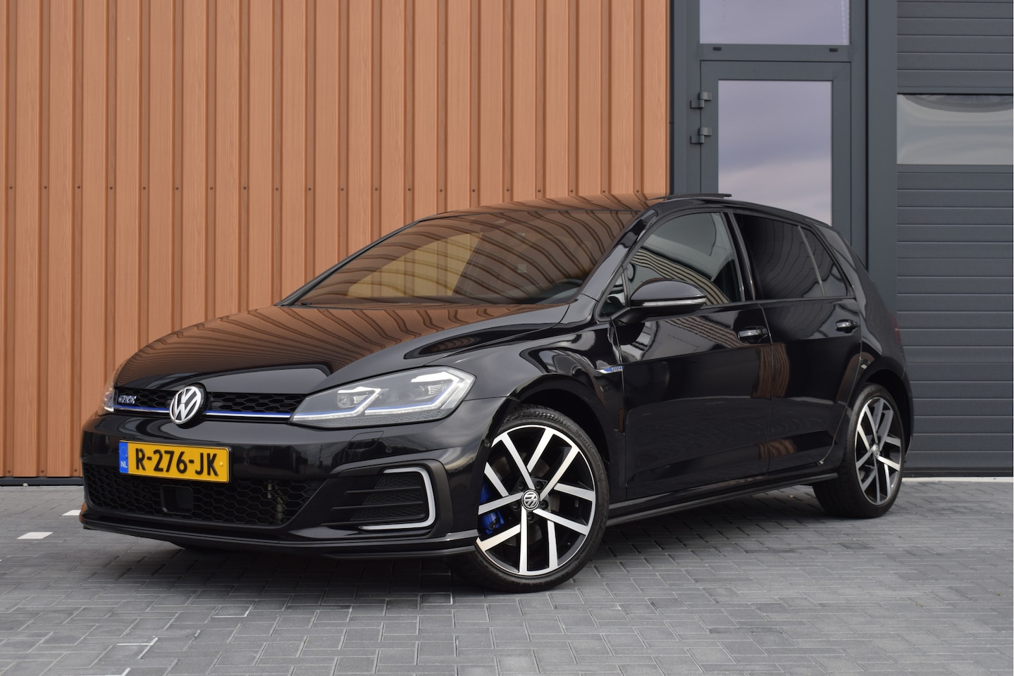 Volkswagen Golf - GTE 1.4 TSI DSG | Leer | Pano | Keyless | ACC | 18" - AutoWereld.nl