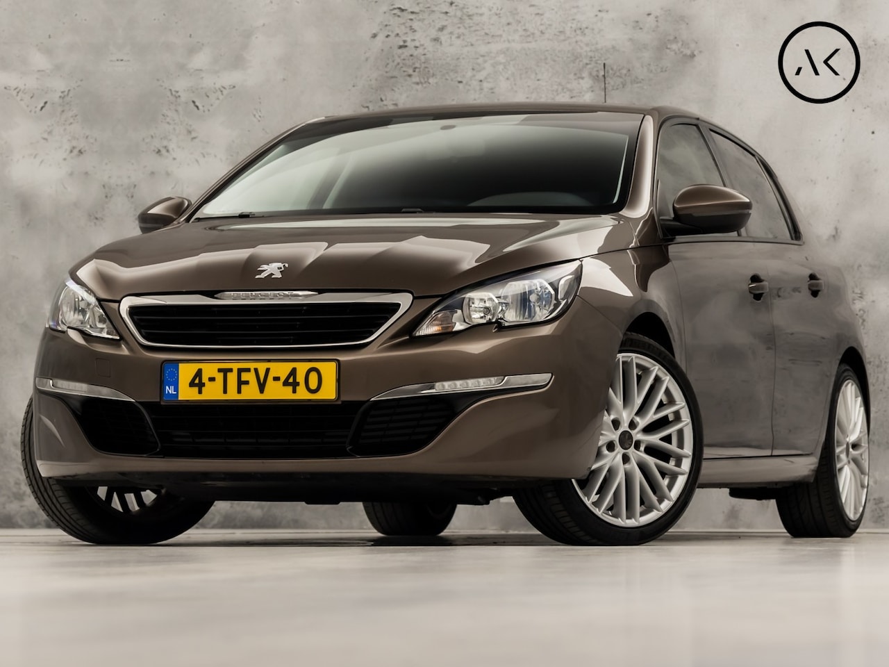 Peugeot 308 - 1.2 VTi Sport (NAVIGATIE, GETINT GLAS, LM VELGEN, SPORTSTOELEN, TREKHAAK, CRUISE, NIEUWE A - AutoWereld.nl