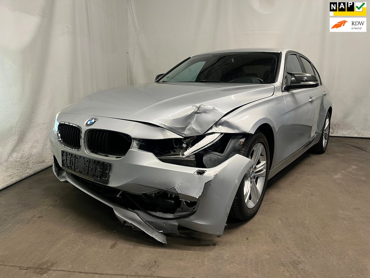 BMW 3-serie - 320i High Executive - Schade - AutoWereld.nl