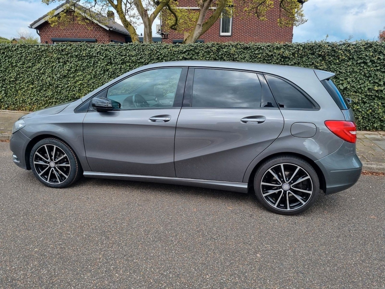 Mercedes-Benz B-klasse - 200 Ambition Night edition met standkachel - AutoWereld.nl