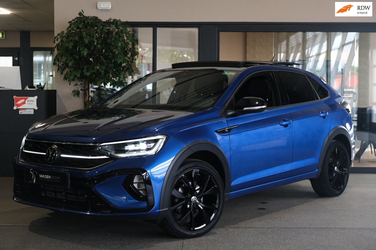 Volkswagen Taigo - 1.5 TSI 150PK 2x R-Line DSG Pano IQ Matrix Black Style Trekhaak Virtual Navi - AutoWereld.nl