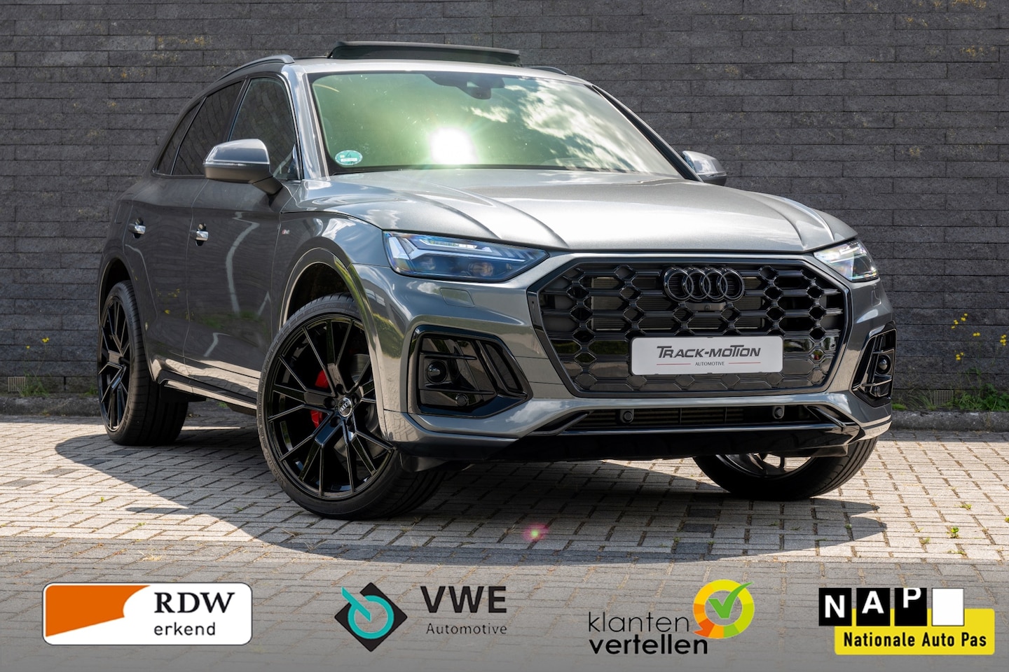 Audi Q5 - 50 TFSI e S edition Competition pano GREY & BLACK - AutoWereld.nl