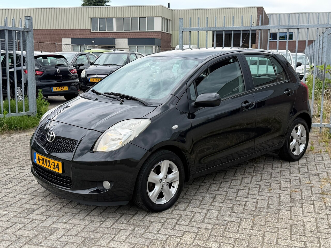 Toyota Yaris - 1.3 VVTi Terra 87PK 5 deurs! NL AUTO NAP 2EIGENAAR! TOPSTAAT! AIRCO ECC l LMV l Stoelverwa - AutoWereld.nl