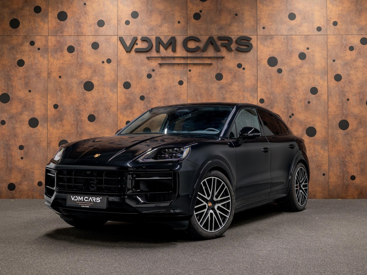 Porsche Cayenne Coupé - 3.0 E-Hybrid Black Edition | SportDesign | Trekhaak | Achterasbest. | Sportuitlaat | HUD | - AutoWereld.nl
