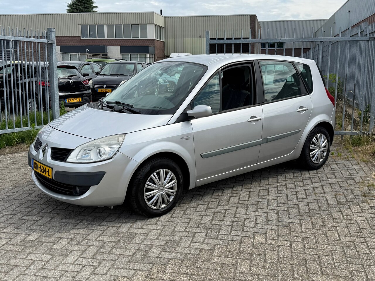 Renault Scénic - 1.6-16V Business Line AUTOMAAT! NAVI l TREKHAAK l Airco l Elek pakket! Hoge instap goed on - AutoWereld.nl