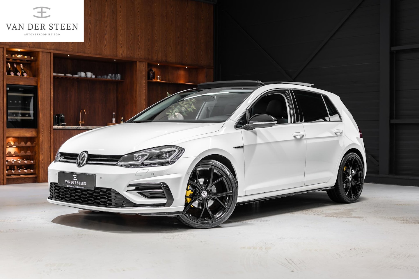 Volkswagen Golf - 1.0 TSI Highline R Line | Schuifdak - AutoWereld.nl