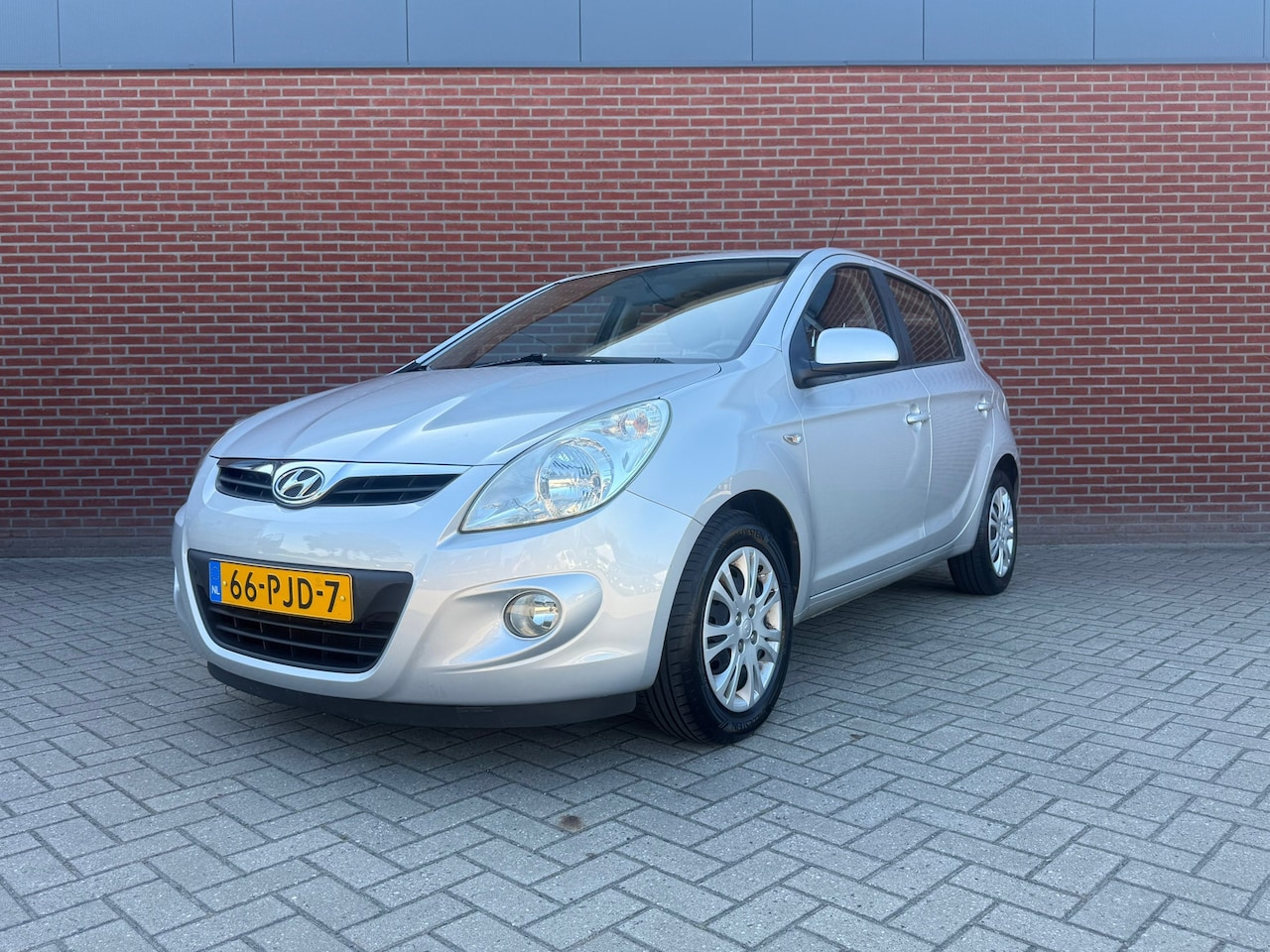 Hyundai i20 - 1.2i Business Edition / Nap / Airco / Elektrische ramen - AutoWereld.nl