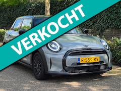 MINI Cooper - Camden Edition CarPlay Black Panel Navi 2e Eig NAP NL Zwart DAK & Lm velgen