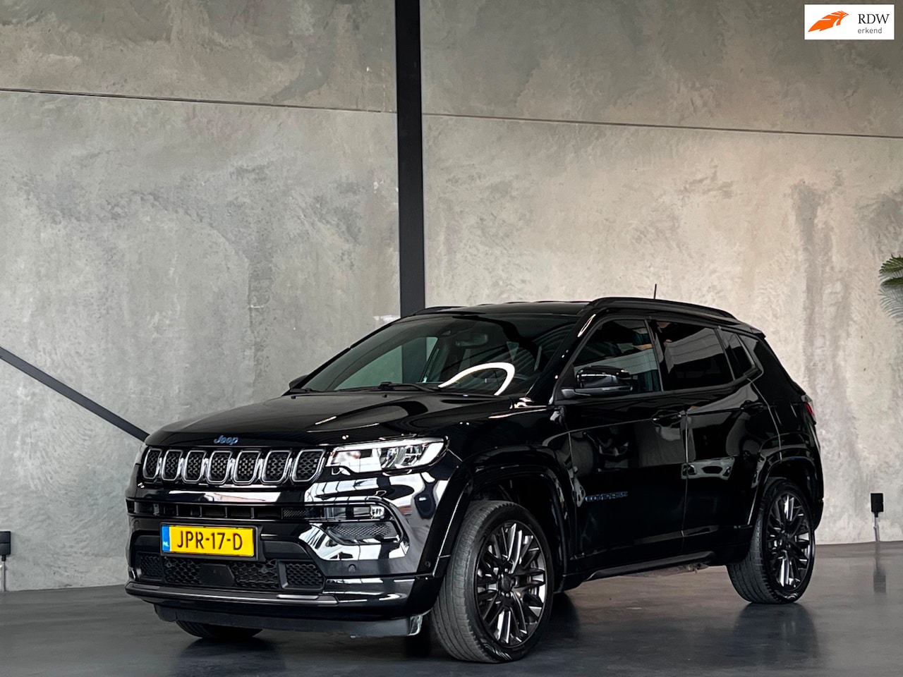 Jeep Compass - 4xe 240 Plug-in Hybrid Electric S 4xe 240 PlugIn Hybrid Electric S,ACC,Stoelkoeling - AutoWereld.nl