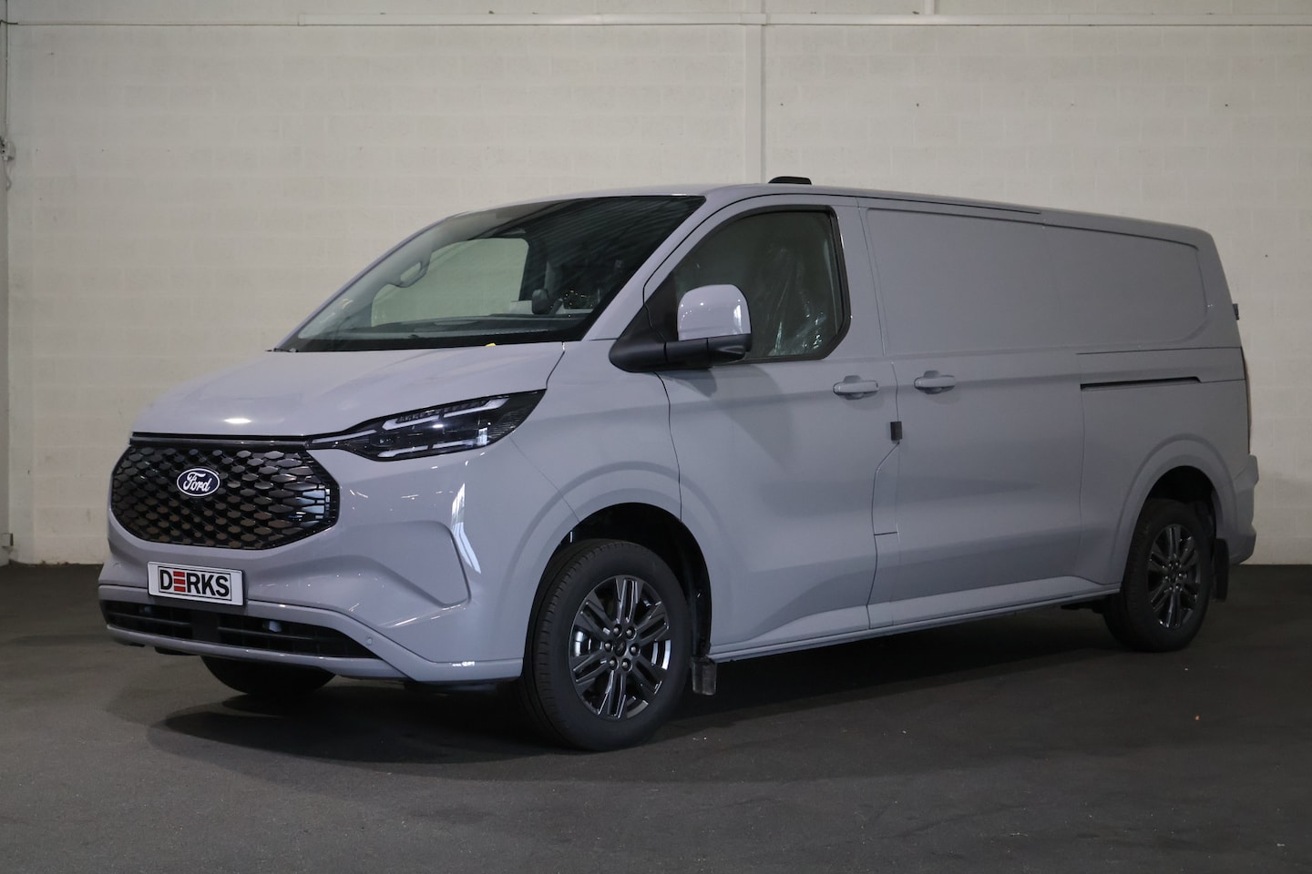 Ford E-Transit Cust. - 320 L2 H1 Limited 65 kWh 218pk 2x Schuifdeur - AutoWereld.nl