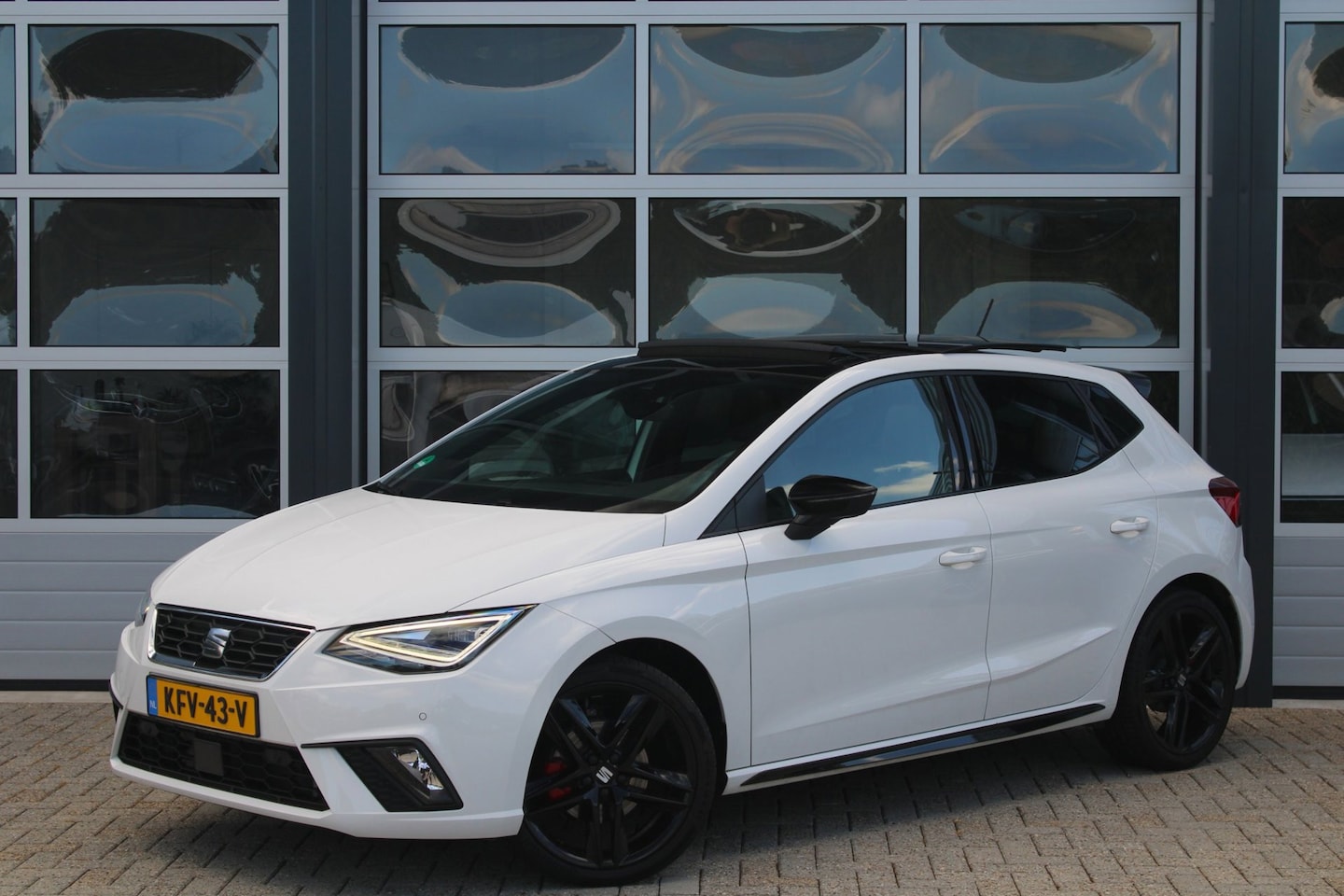 SEAT Ibiza - 1.0 TSI FR Black Edition| Pano | Virtueel | Camera | ACC - AutoWereld.nl