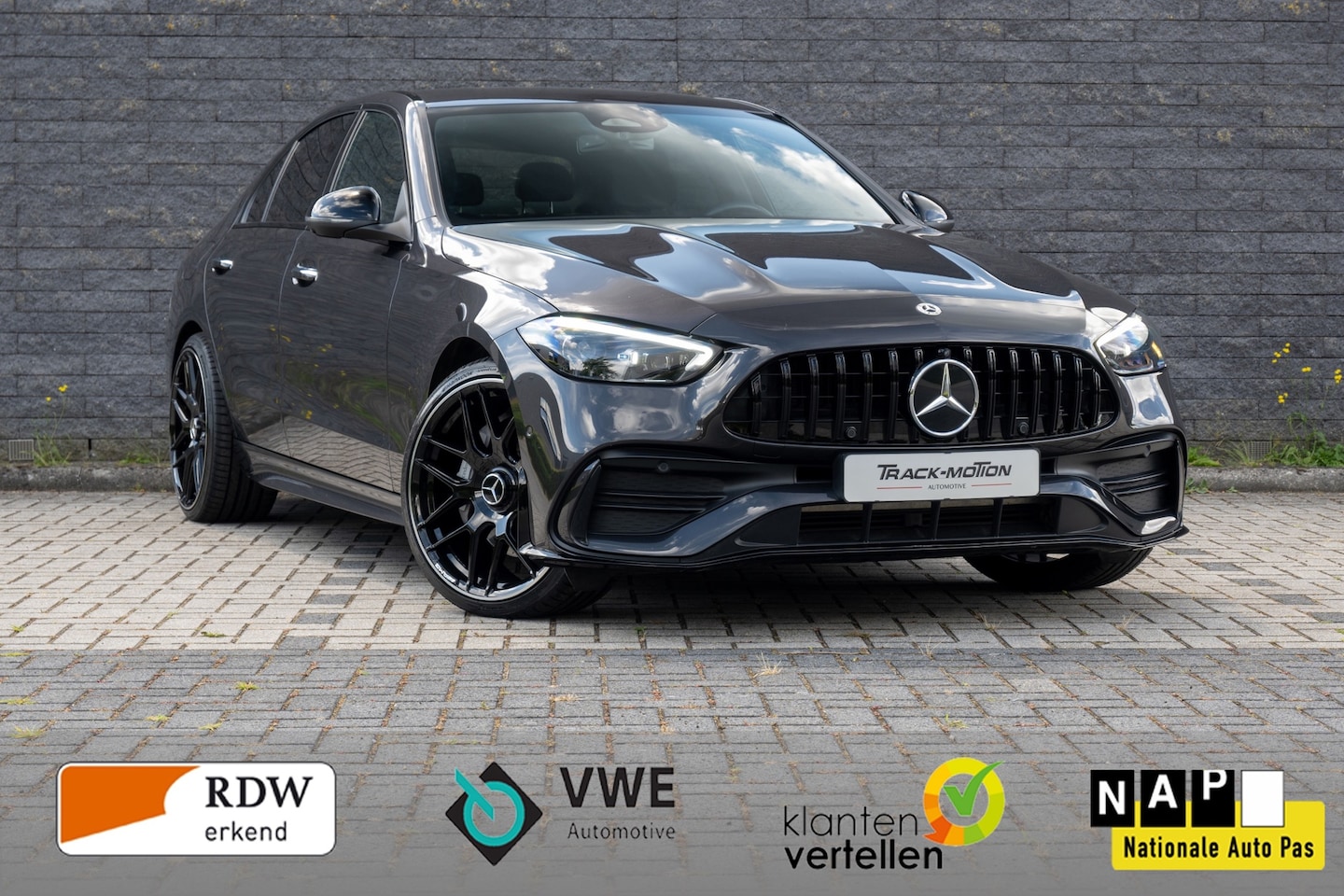 Mercedes-Benz C-klasse - 300 e 4MATIC AMG Line GREY & BLACK - AutoWereld.nl