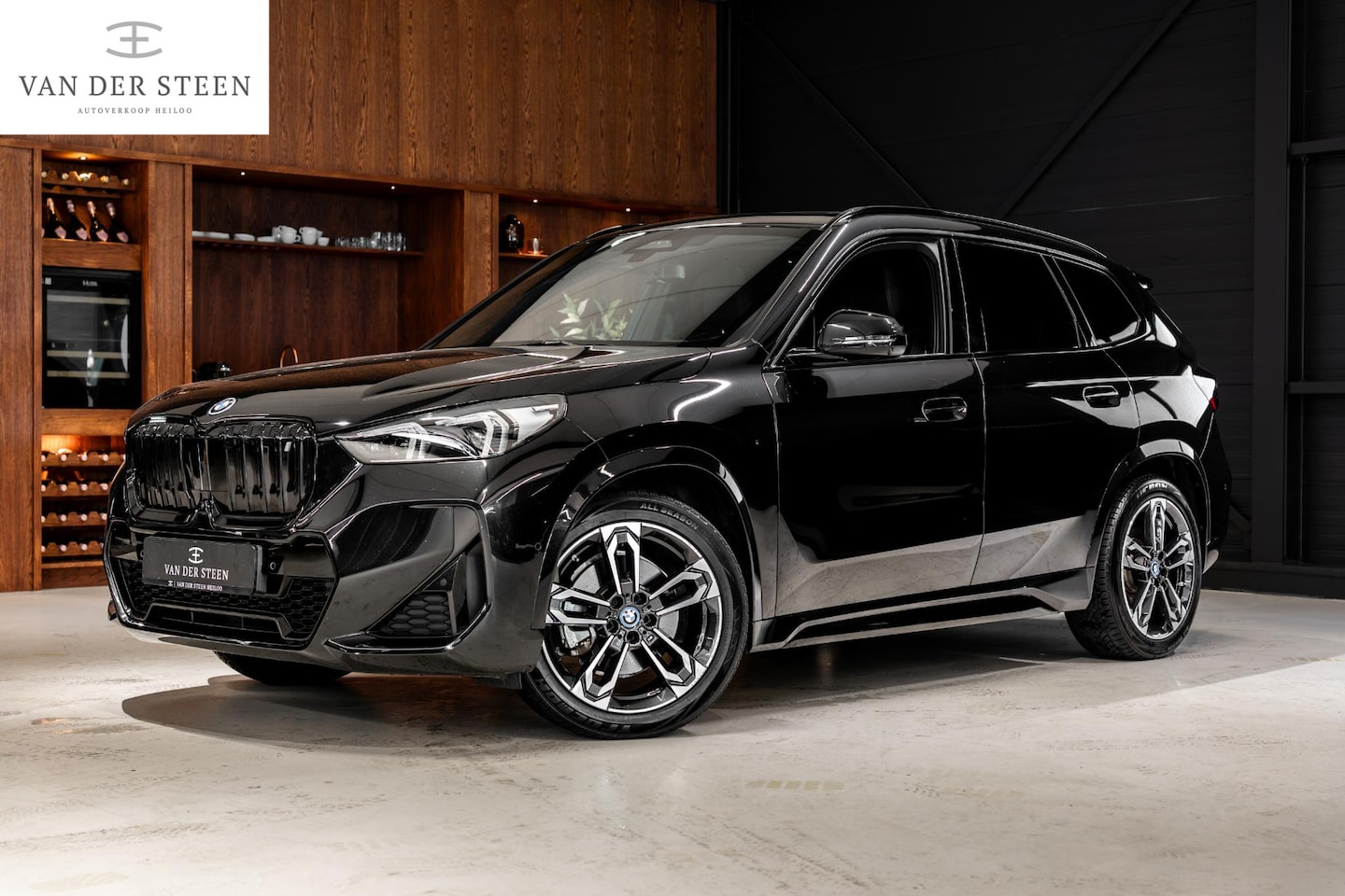 BMW iX1 - xDrive30 Launch Edition 67 kWh M Sport | Pano | H&K - AutoWereld.nl