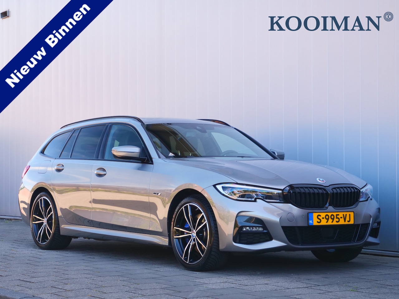 BMW 3-serie Touring - 330e xDrive High Executive 292 Pk Automaat Navi / DAB / Apple Carplay / Leer / M-pakket / - AutoWereld.nl