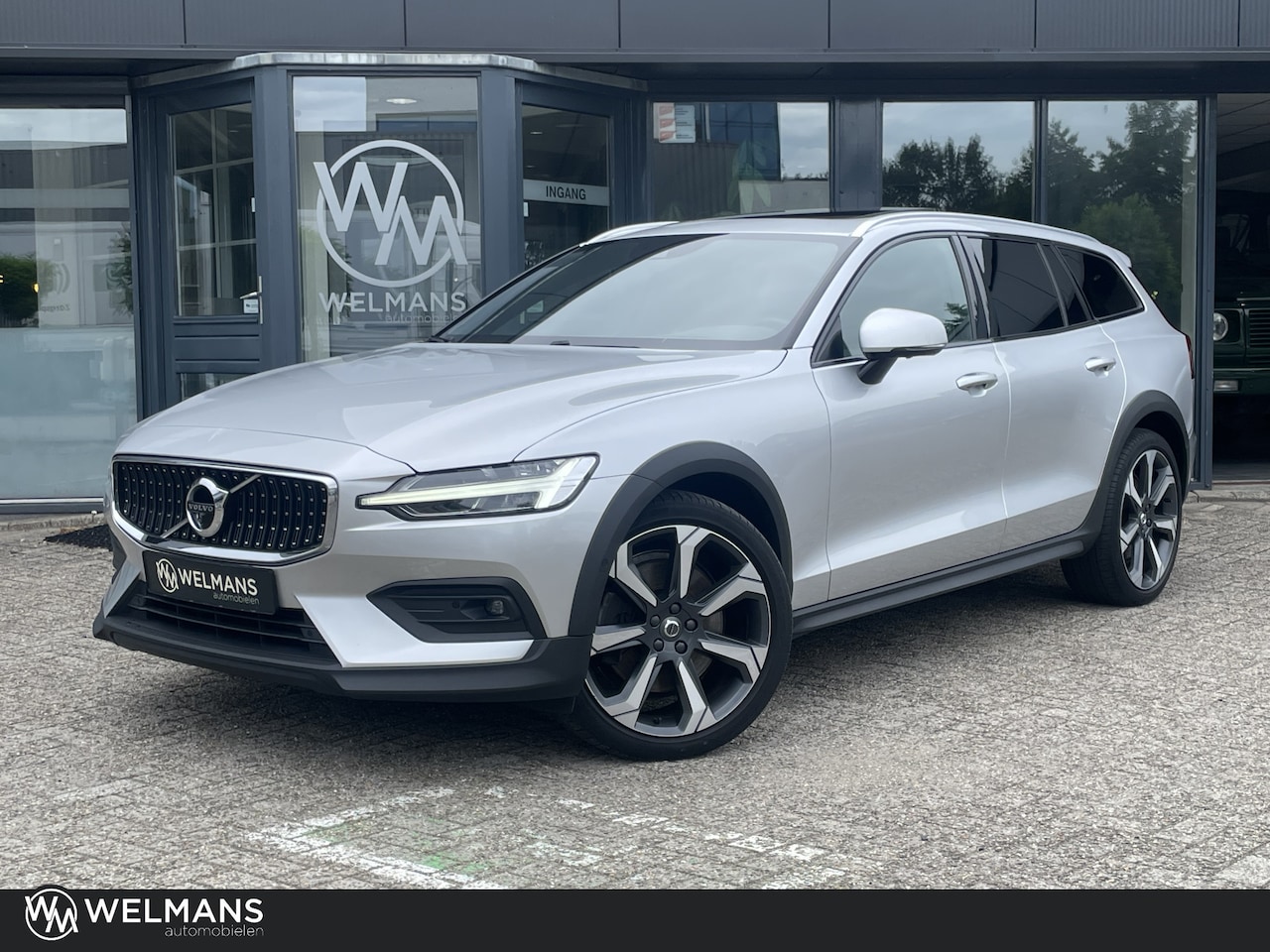 Volvo V60 Cross Country - 2.0 B5 AWD Pro Pano | HUD | Stoelverw v+a | Trekhaak | Harman/Kardon - AutoWereld.nl
