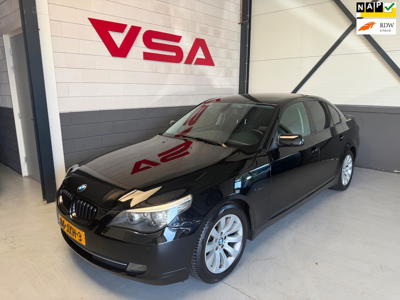 BMW 5-serie - 520i Corporate Lease Business Line Edition I|Carplay|NL auto|NAP|Leer|All-in - AutoWereld.nl