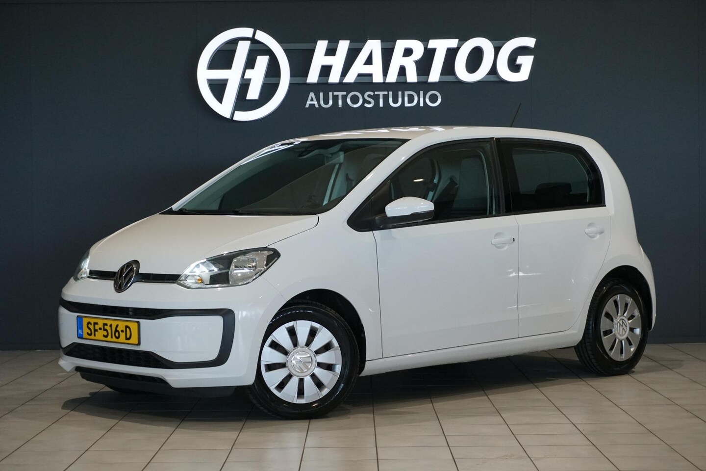Volkswagen Up! - 1.0 BMT move up! 5-DRS + AIRCO / DAB / BLUETOOTH - AutoWereld.nl