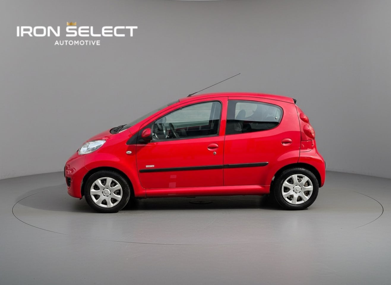 Peugeot 107 - APK APRIL 2027 I 1E EIGENAAR l AUTOMAAT l DEALER ONDERHOUDEN I - AutoWereld.nl