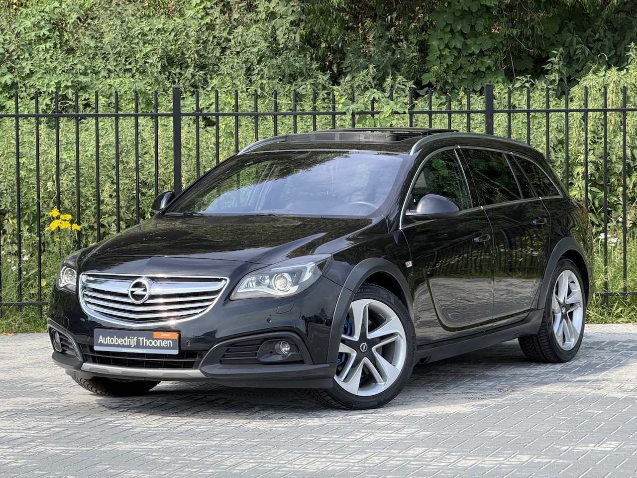 Opel Insignia Sports Tourer - 2.0 T Cosmo 4x4 | Trekhaak | Leer | Pano | Dodehoek - AutoWereld.nl