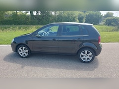 Volkswagen Polo - 1.4-16V Highline