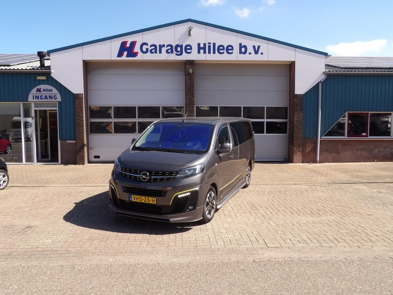 Opel Vivaro - 2.0 CDTI L2H1 Innovation Irmscher Sport Edition - AutoWereld.nl