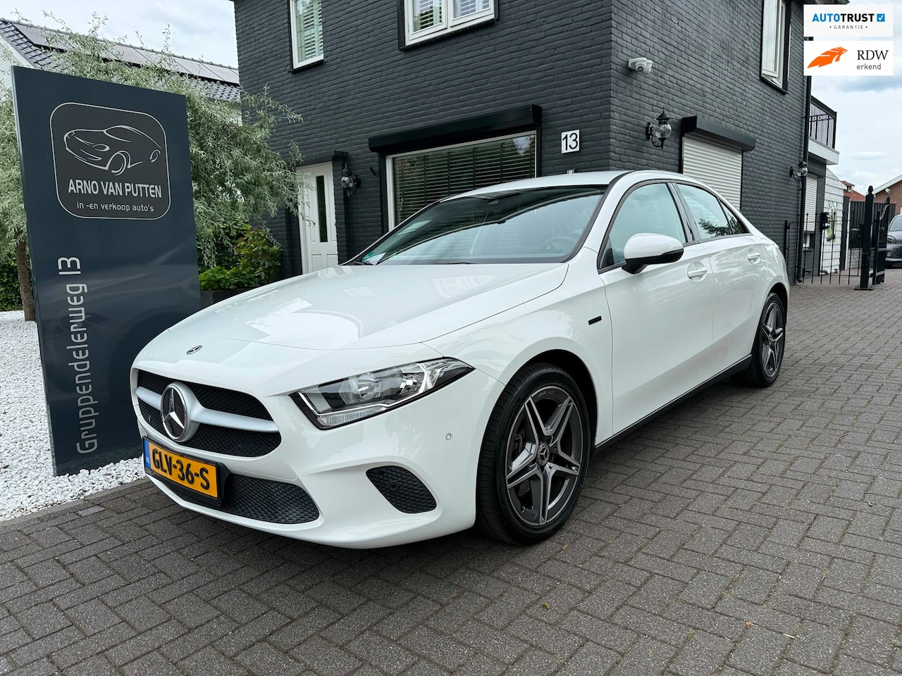Mercedes-Benz A-klasse - 250 e /Apple CarPlay /18 inch AMG /Navigatie /Stoelverwarming - AutoWereld.nl