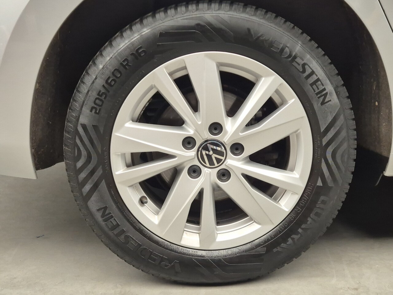 Volkswagen Touran - 1.5 TSI Comfortline 7 persoons uitvoering! - AutoWereld.nl