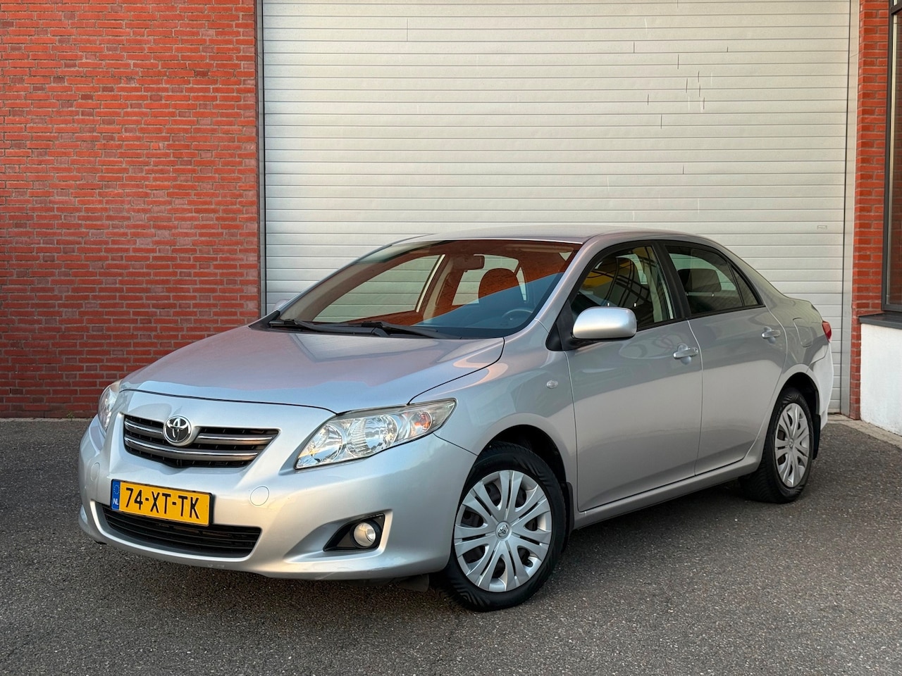 Toyota Corolla - 1.6-16V Sol| AIRCO| NEW APK| TREKHAAK| NEW APK - AutoWereld.nl