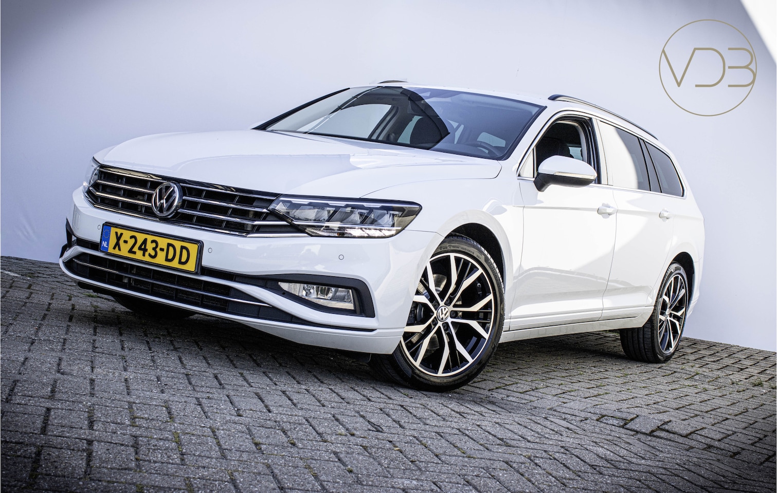 Volkswagen Passat Variant - 1.5 TSI Facelift Business AUT TREKHAAK - AutoWereld.nl