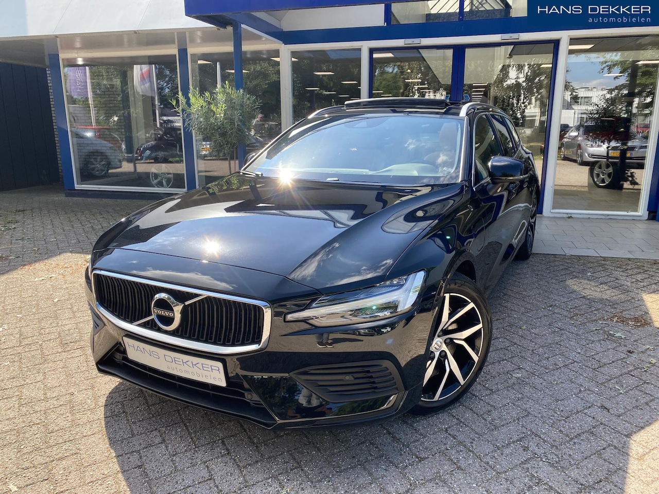 Volvo V60 - 2.0 T6 Twin Engine AWD Inscription Camera / Trekhaak / Stoelverwarming Voor & Achter - AutoWereld.nl