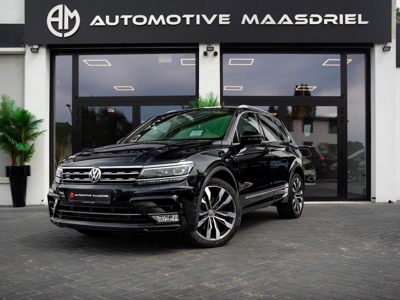 Volkswagen Tiguan - 2.0 TSI 4Motion/220PK/R-LINE/DSG/Head-up display/C - AutoWereld.nl