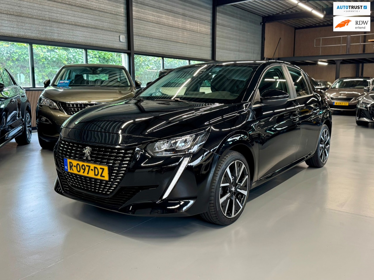 Peugeot 208 - 1.2 PureTech Active Led l 17'' l Carplay l - AutoWereld.nl
