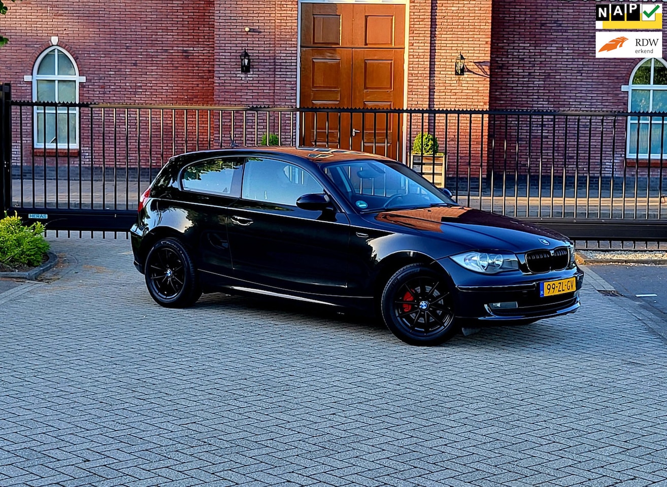 BMW 1-serie - 118i Business Line / Airco / Nap / Camera / Nieuwe Apk - AutoWereld.nl