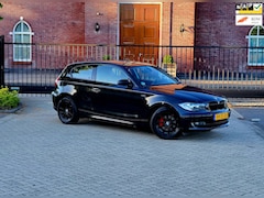BMW 1-serie - 118i Business Line / Airco / Nap / Camera / Nieuwe Apk