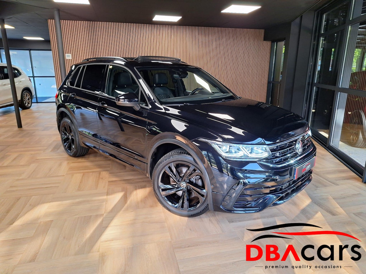 Volkswagen Tiguan - 1.4 eHybrid DSG R-Line Pano, Trekh, Black - AutoWereld.nl