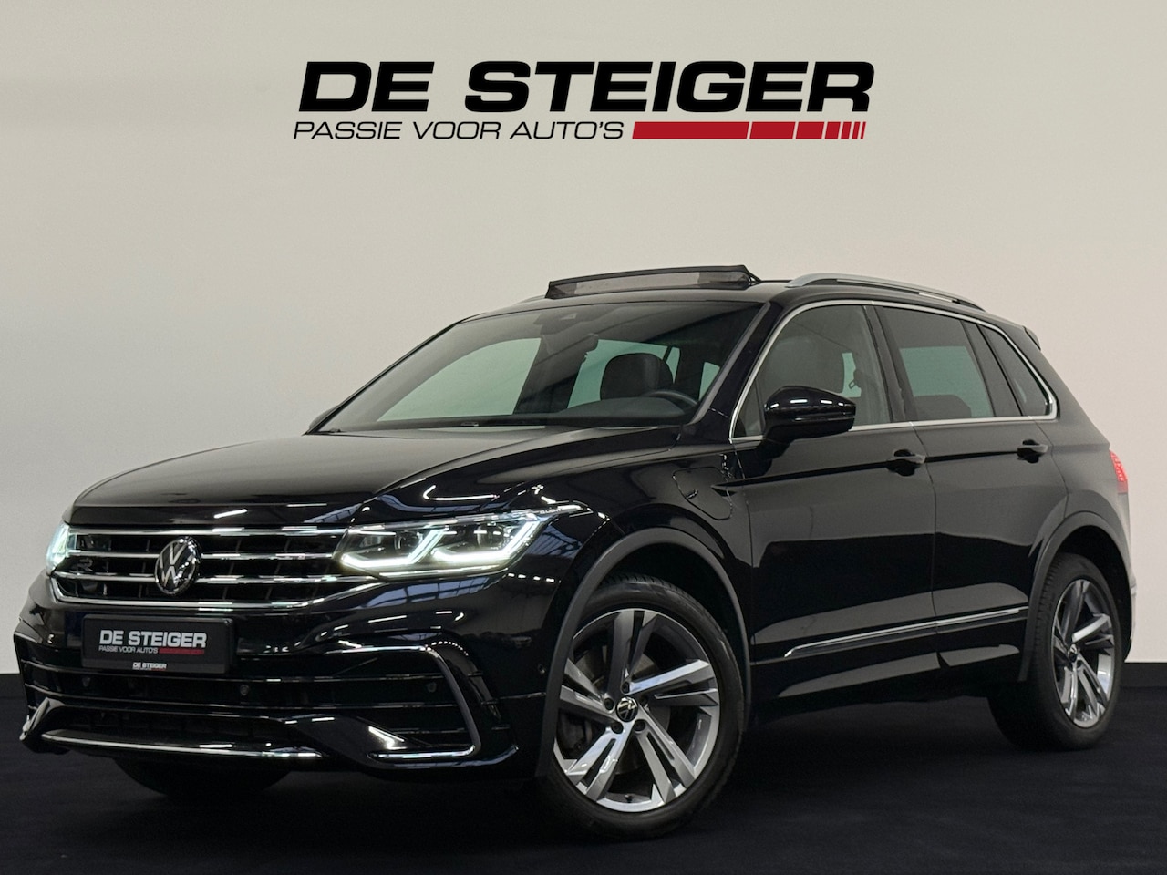 Volkswagen Tiguan - 1.4 TSI eHybrid 3 x R-Line Pano ACC Sfeer Camera Trekhaak - AutoWereld.nl