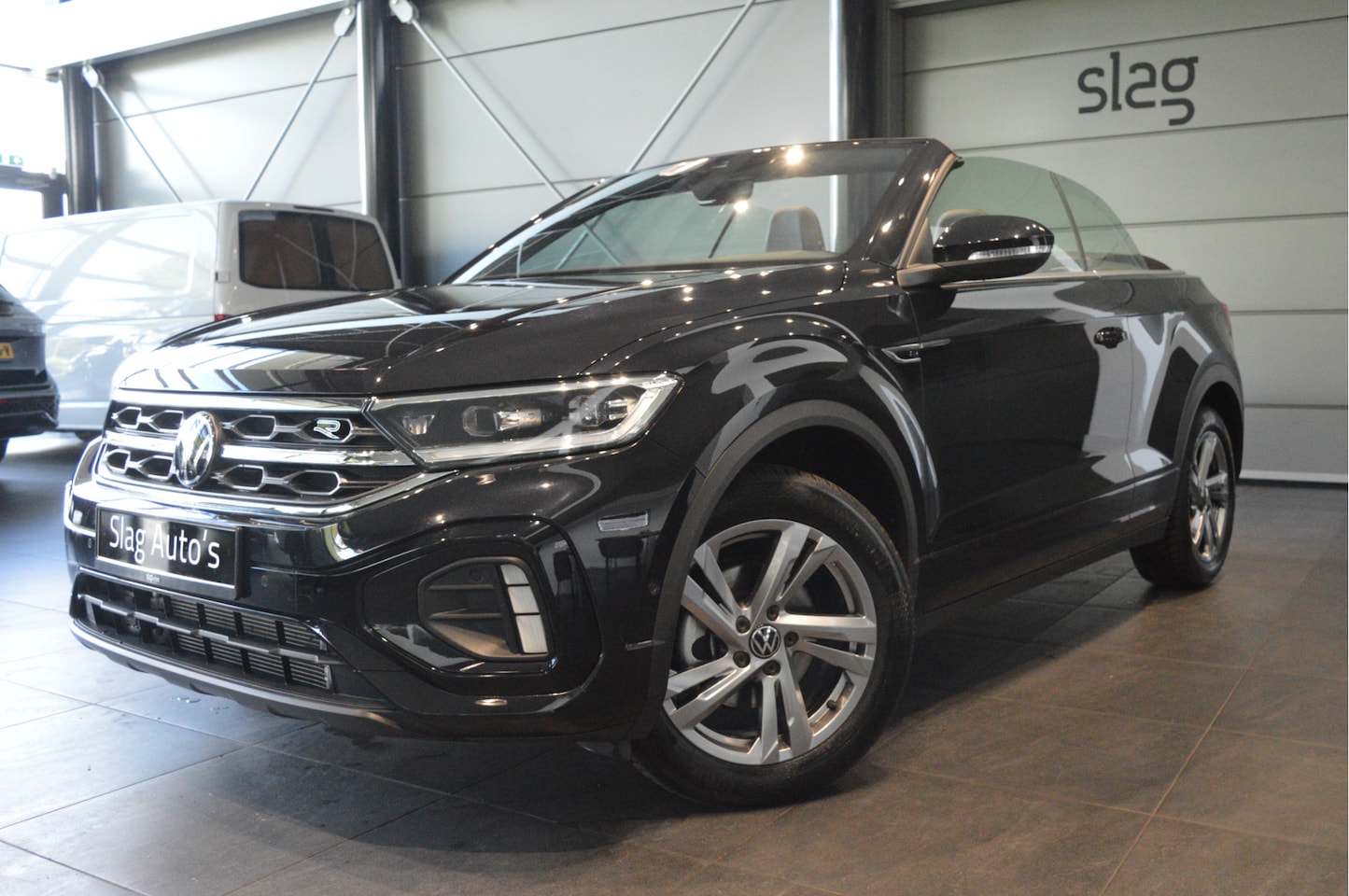 Volkswagen T-Roc Cabrio - 1.5 TSI 3X R-LINE navi clima cruise trekhaak 150 pk !! - AutoWereld.nl
