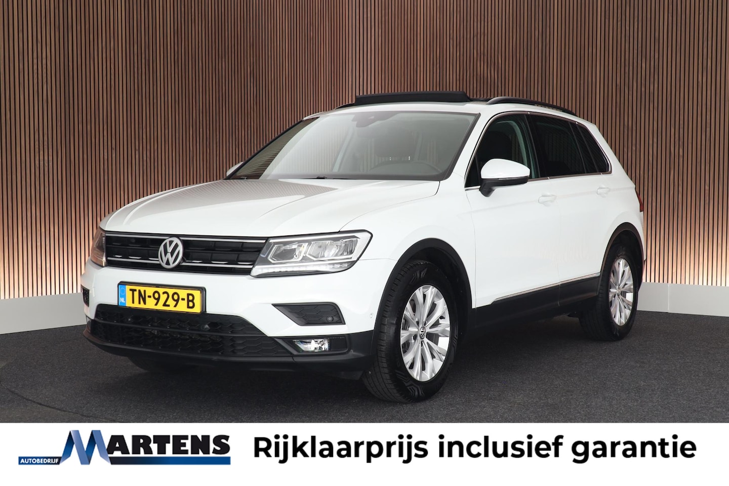Volkswagen Tiguan - 1.4 TSI ACT 150pk DSG Comfortline Business Panoramadak Trekhaak Camera Adaptive Cruise Key - AutoWereld.nl