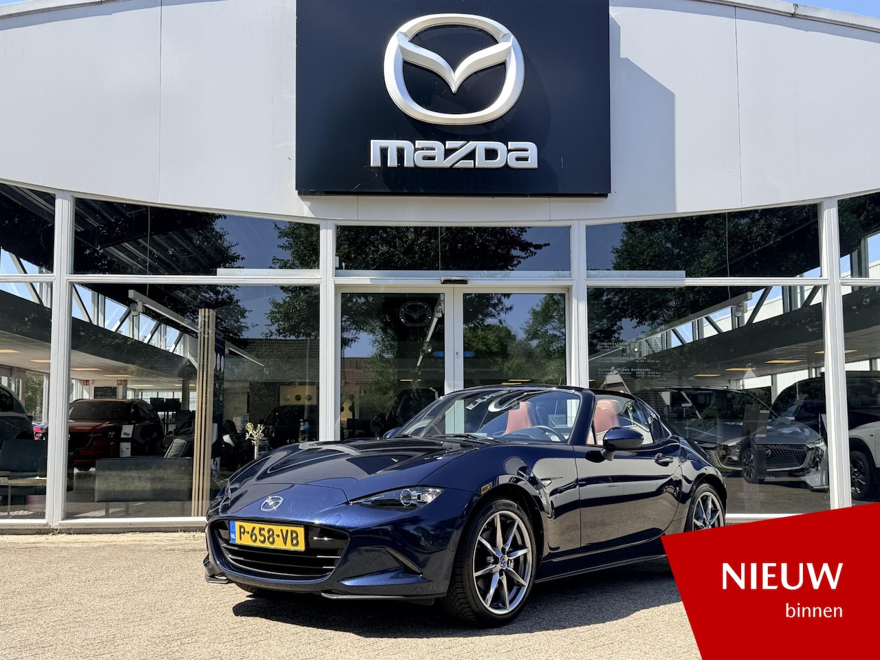 Mazda MX-5 RF - 2.0 SkyActiv-G 184 Luxury 2.0 SkyActiv-G 184 Luxury - AutoWereld.nl