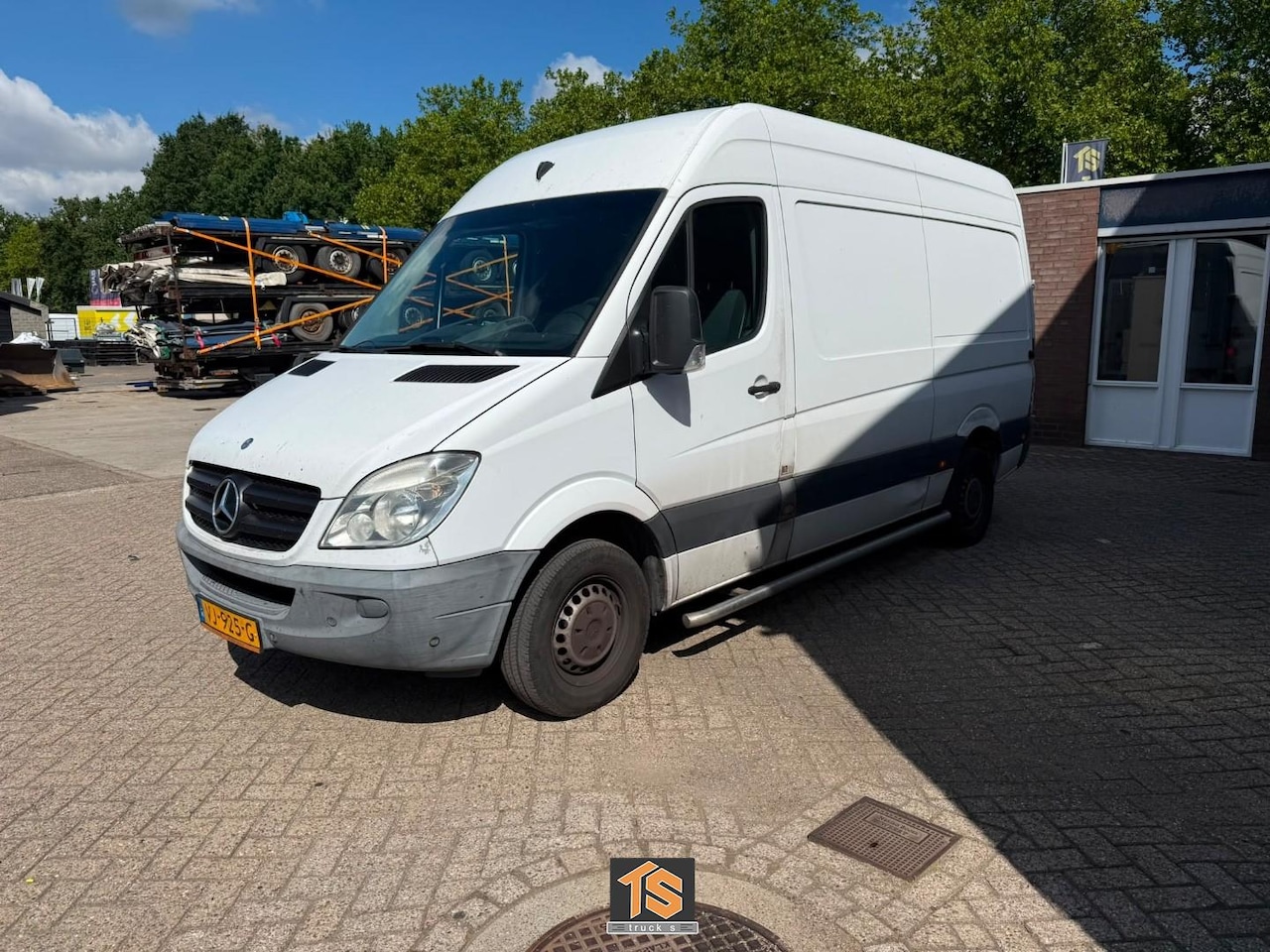 Mercedes-Benz Sprinter - MANUAL - DIESEL - NL VAN - APK/TUV 08/2026! - TOP! - AutoWereld.nl