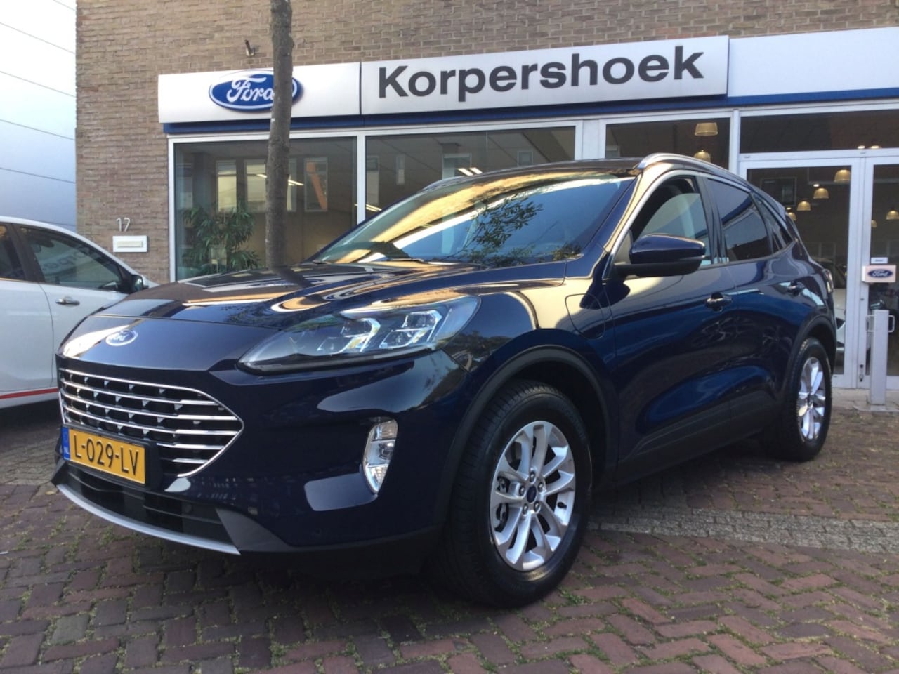 Ford Kuga - 2.5 PHEV 225 pk Titanium X | Pano | Trekhaak. - AutoWereld.nl