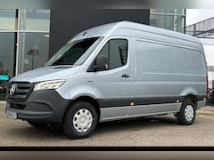 Mercedes-Benz eSprinter - 320 L2/H2 Pro 81kWh | Winterpakket | High-performance LED-koplampen | Trekhaak | Parkeerpa