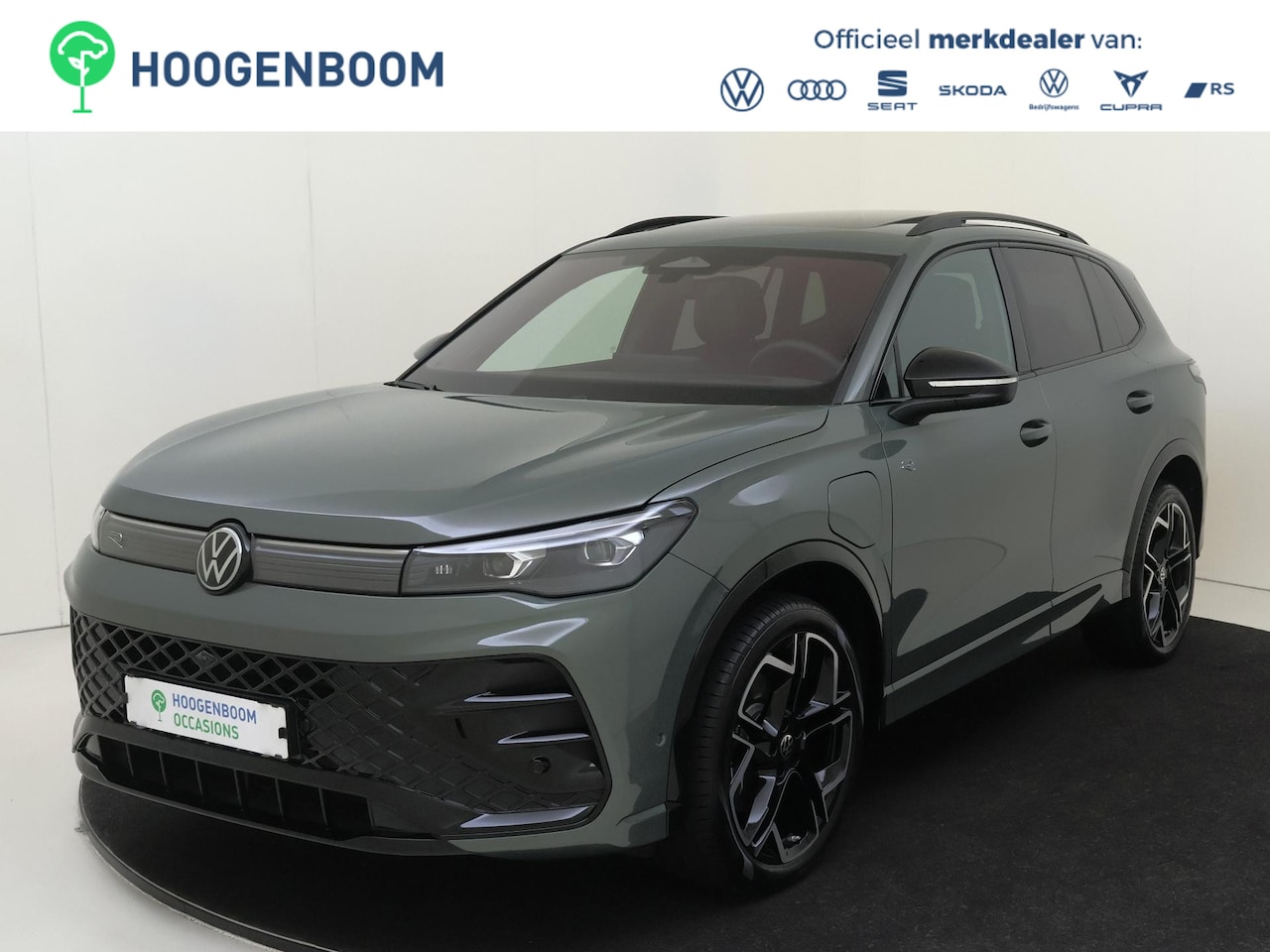 Volkswagen Tiguan - 1.5 eHybrid R-Line Edition | SoH 100%| Panoramadak | Trekhaak | Lederen bekleding 'Varenn - AutoWereld.nl