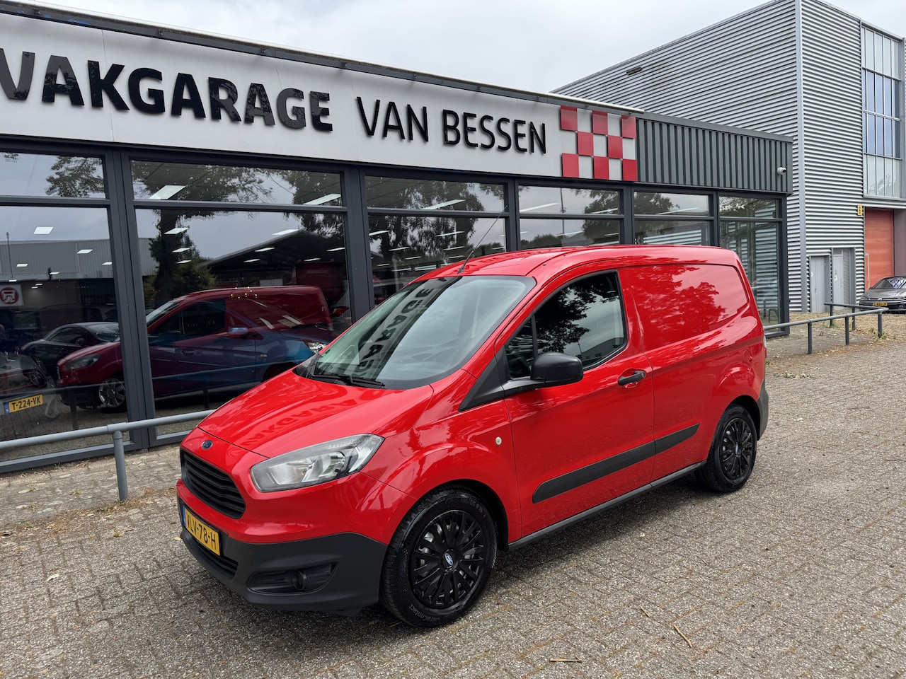 Ford Transit Courier - 1.0 Ambiente MARGE-SCHUIFDEUR-BENZINE GRIJSKENTEKEN - AutoWereld.nl