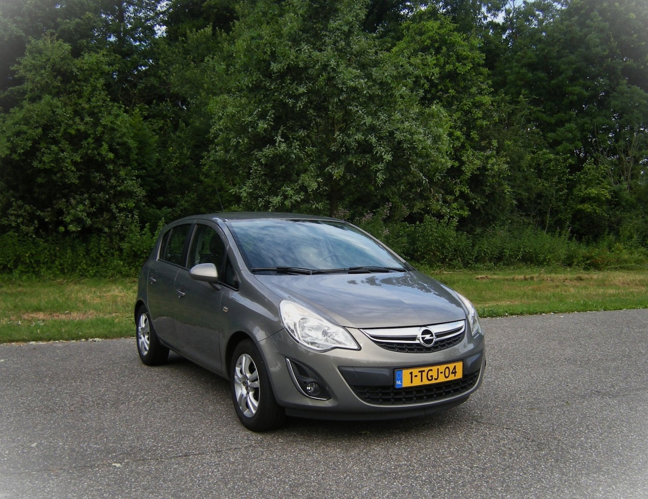 Opel Corsa - 1.2-16V Anniversary Edition 5 Drs . Airco . Cruiscontrol . LMV . enz - AutoWereld.nl
