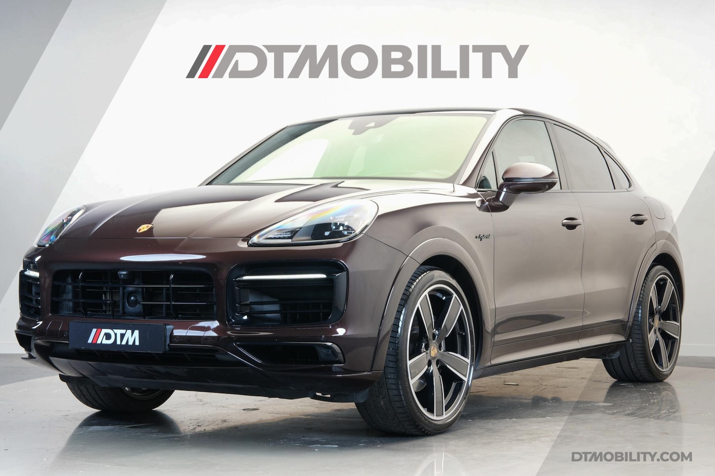 Porsche Cayenne Coupé - 3.0 E-Hybrid Platinum Edition | Achterasbesturing | Luchtvering | Panorama | Trekhaak | - AutoWereld.nl